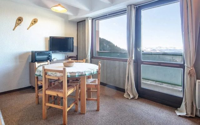 Apartment With Ski Access