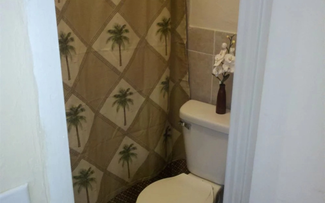 Historic Tavernier Inn Hotel