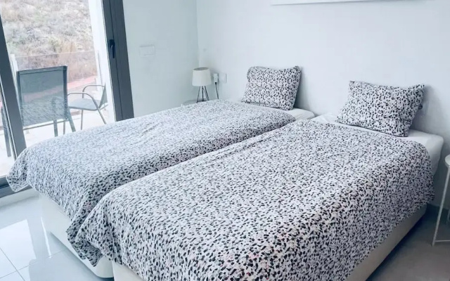 Spacious Villa in Villamartin for 6