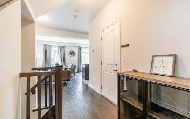 GLOBALSTAY. Modern Townhomes on Lake Ontario