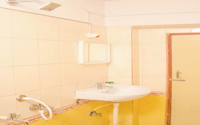 OYO 7666 Hotel SilverLine