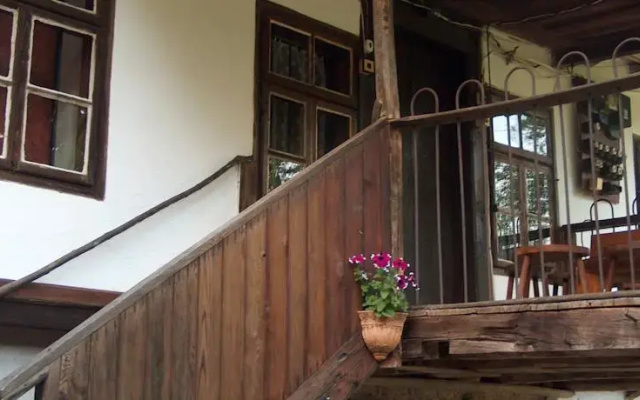 Sisters Trifonovi Guest House