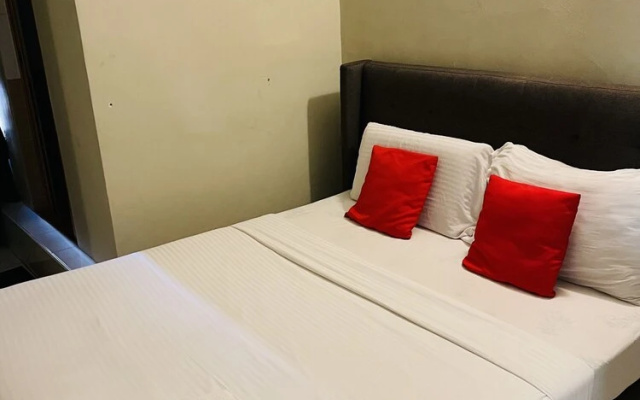 OYO 90338 Prima Saujana Budget Hotel