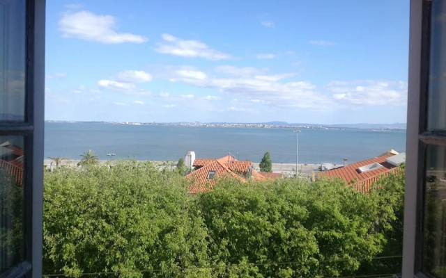 Xavier - Alfama River View by Team4You