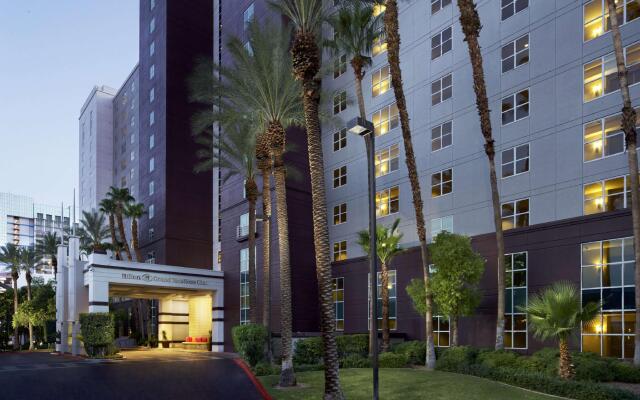 Отель Hilton Grand Vacations at The Flamingo США, Лас-Вегас - отзывы, цены и фото номеров - забронировать отель Hilton Grand Vacations at The Flamingo онлайн вид на фасад