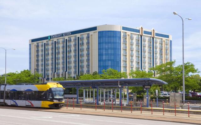 Отель Embassy Suites by Hilton Minneapolis Airport США, Блумингтон - отзывы, цены и фото номеров - забронировать отель Embassy Suites by Hilton Minneapolis Airport онлайн вид на фасад