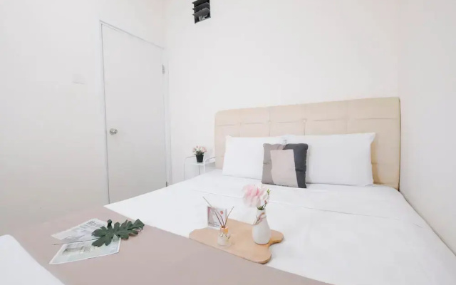 Neutral Tone 2Br At Green Pramuka City Apartment