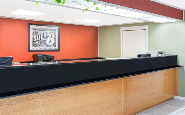 Super 8 by Wyndham Dothan