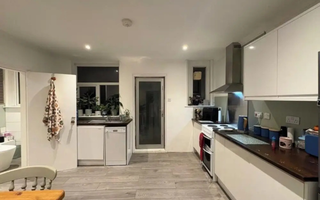 Spacious 3-bed Terrace, Great Links