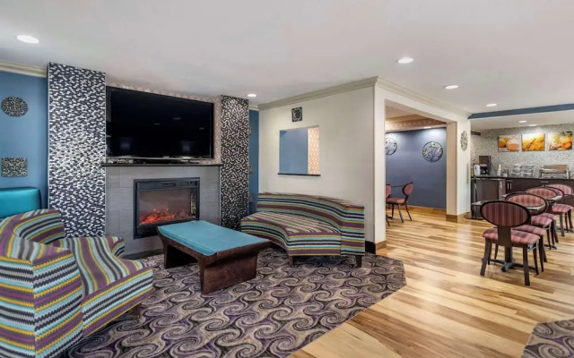 Comfort Inn Tulsa Midtown (Formerly Baymont Inns & Suites Tulsa)