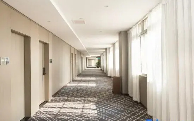 Huijing Business Hotel