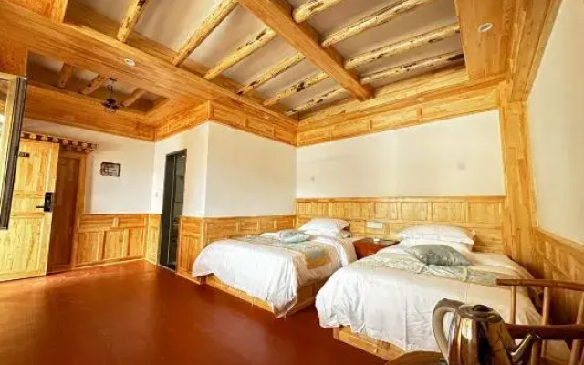 Langmulingka Lodge · Highland Serenity Cloudview Family Homestay (Langmusi)
