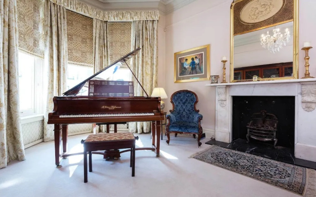 Veeve - Elgin Crescent