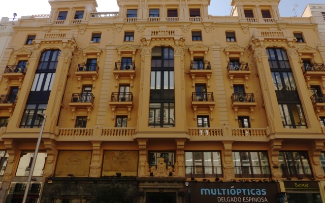 Отель Hostal Montecarlo вид на фасад
