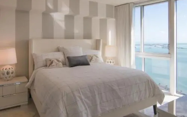 Luxury 5-star Condo @39th floor in Icon Brickell 2b/2b