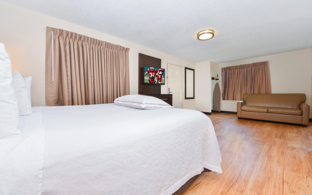 Red Roof Inn PLUS+ & Suites Guilford
