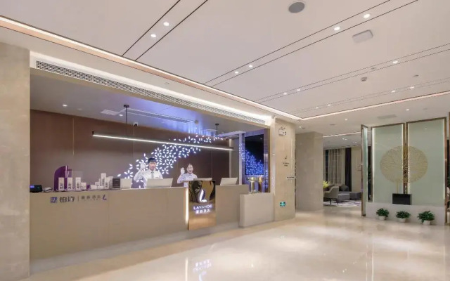 Lavande Hotel Wuhan 2nd Guanggu Road