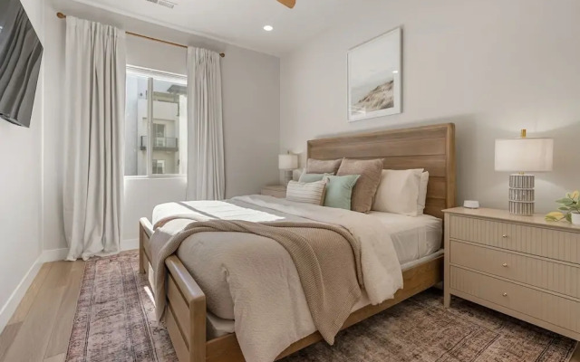 Sandy Cheeks 6 Bedroom Townhouse