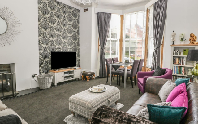 Esplanade Gardens, Apartment 1