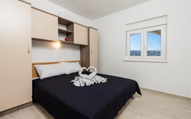 Awesome Apartment in Stara Novalja With 2 Bedrooms and Wifi