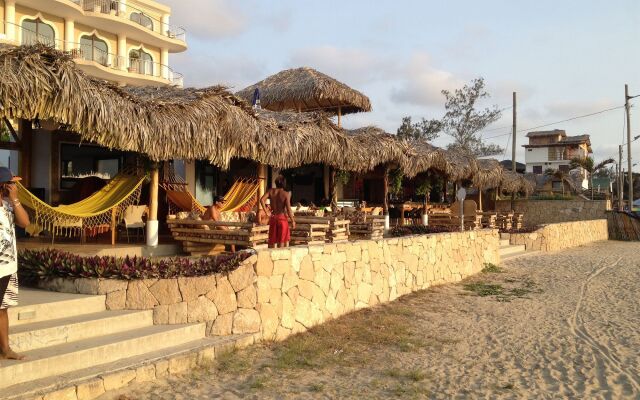 Отель Dharma Beach вид на фасад