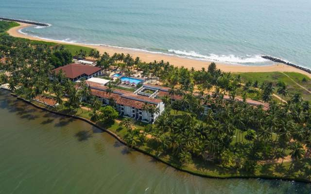 Курортный отель Avani Kalutara Resort