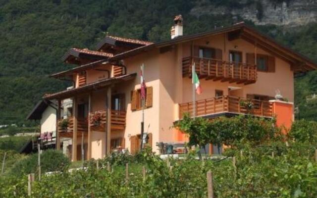 Отель Agritur Le Pergole Помароло вид на фасад
