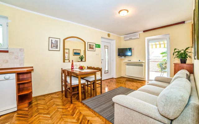 Apartments Paliaga