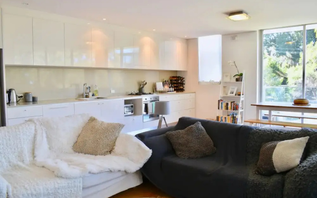 Bright and Open 2 Bedroom Bondi Flat