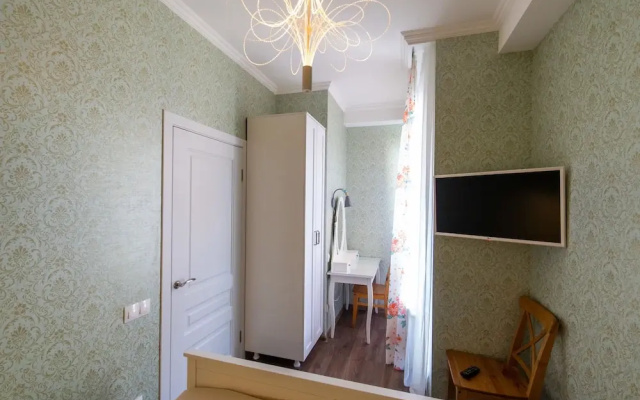 Vverkh Guest House