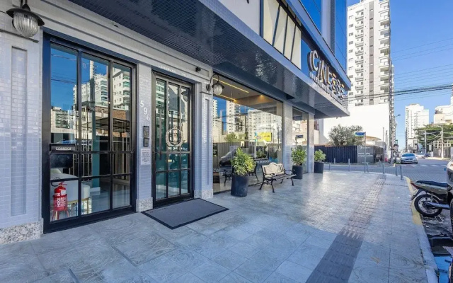 Apt w/ Gourmet Balcony 700m From the Beach Bon1101
