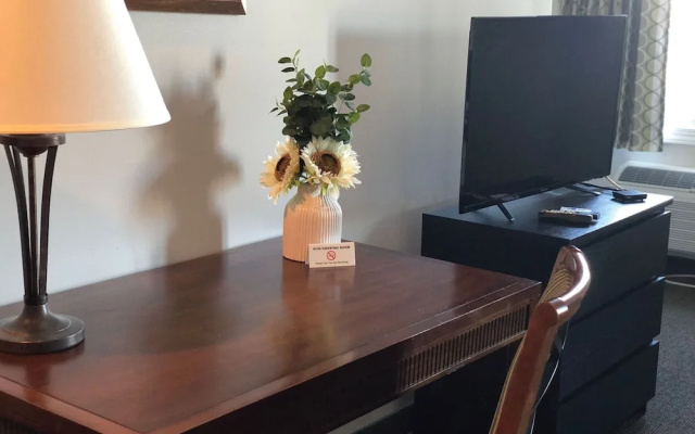Brinton Suites
