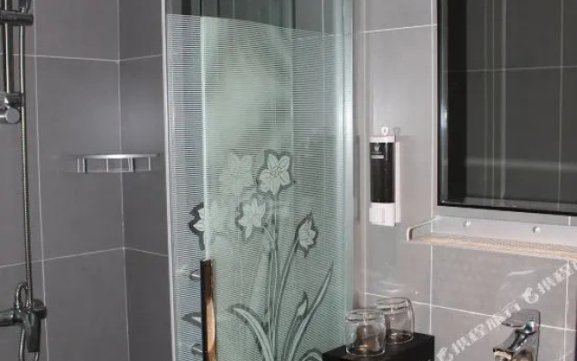 Ease Hotel (Shanghai Siping Road Tongji University)
