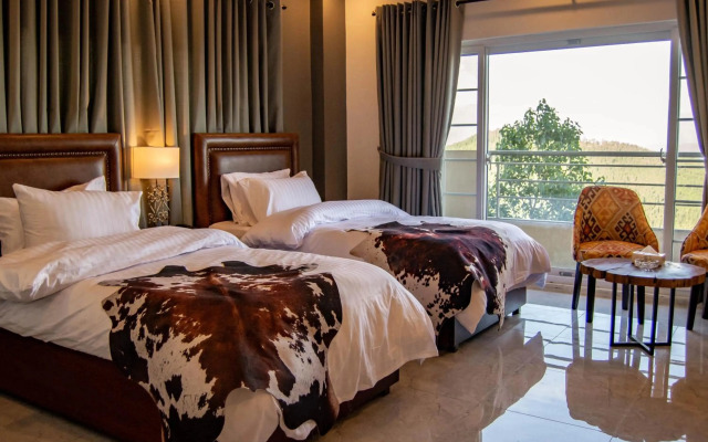 The Roomy Lodge