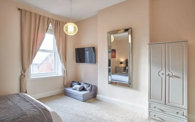 Rooftops in Whitby With 1 Bedrooms and 1 Bathrooms
