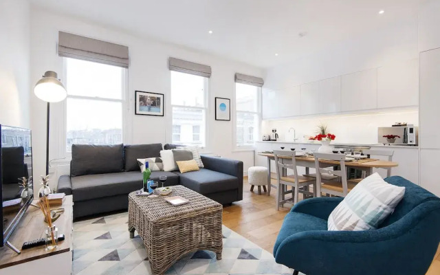 The Lillie Road Residence
