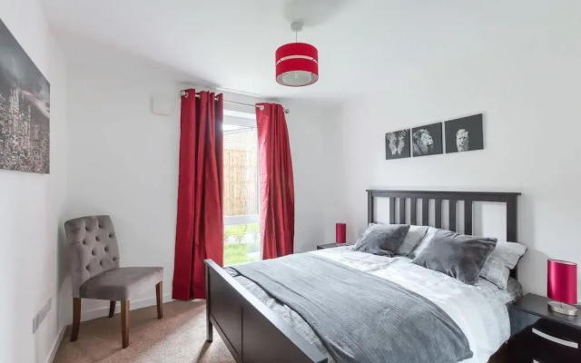 Modern 2 Bed Apartment in Central City