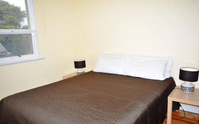 Glenelg Holiday Apartments-Ellis