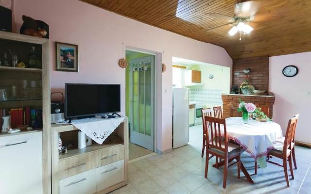 Nice Home in Poplat With Wifi and 2 Bedrooms