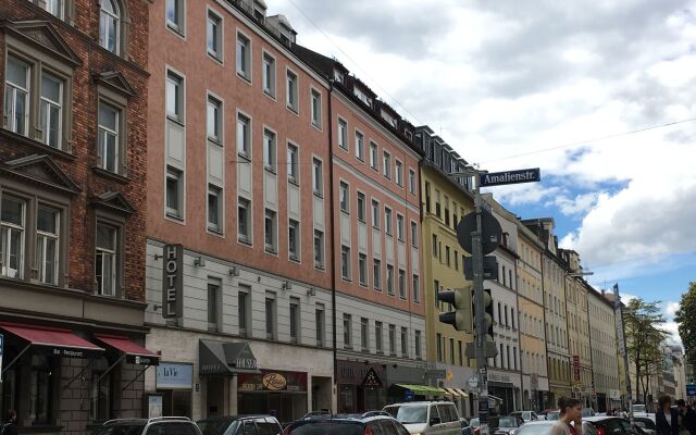 Hotel Hauser an der Universität вид на фасад