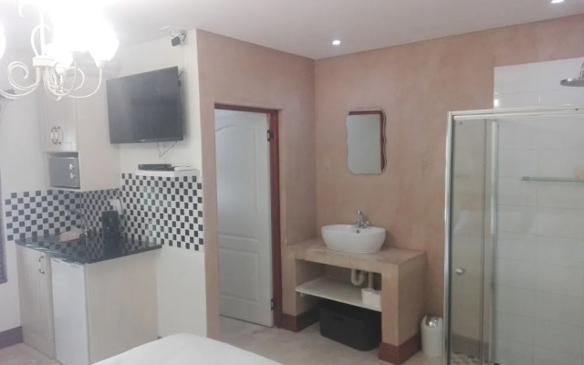 Hippo River Lodge