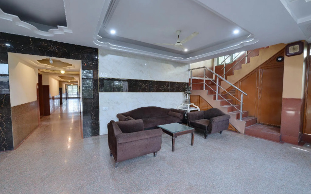 OYO 11984 Hotel Peace