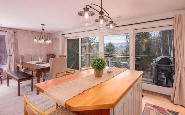 Classic Stowe Ski 3 Bedroom Chalet by RedAwning