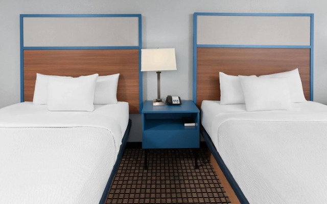 AmericInn by Wyndham Reedsburg