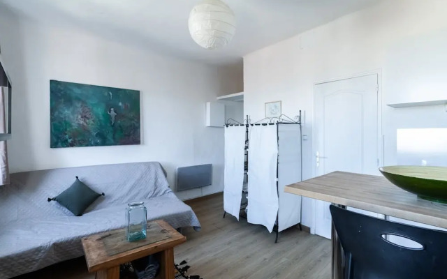 Studio for 2 Prefecture Neighborhood