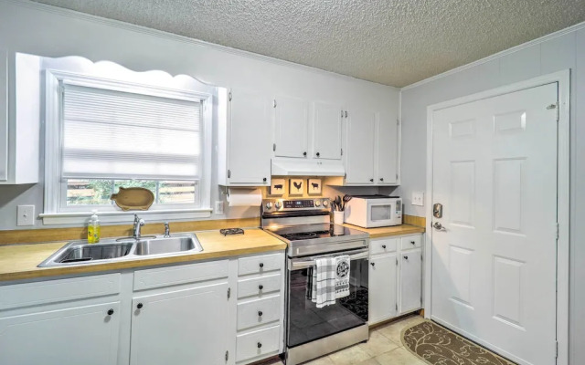 In Golf Community w/ Pool Access: Newland Cabin