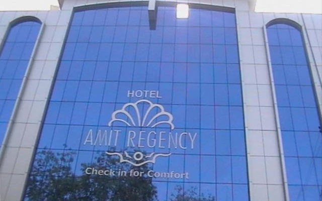Hotel Amit Regency вид на фасад