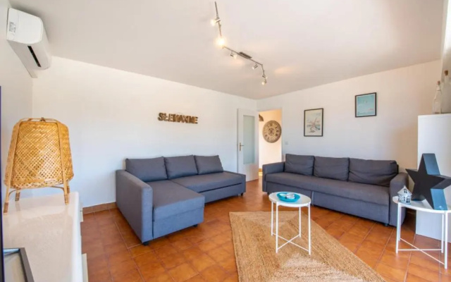 Apt with Pool 10 Min From the Beach