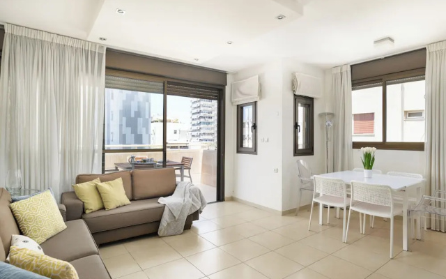 Comfy & Terrace neear Beach by FeelHome