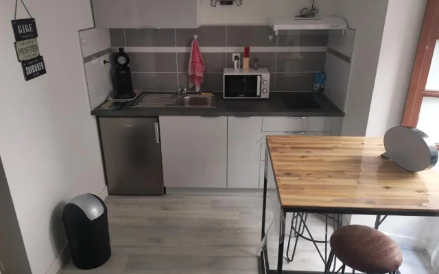 Beau STUDIO rénové lumineux , calme , wifi